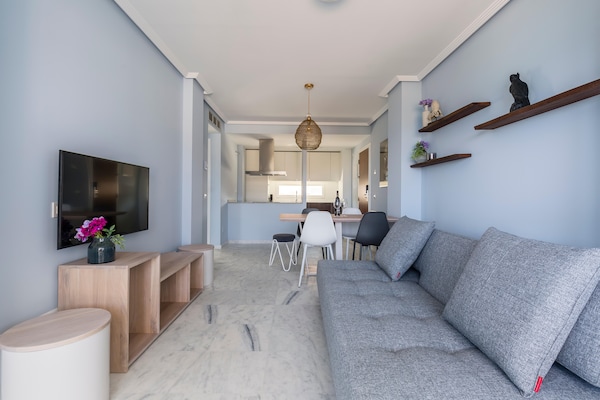 Foto van Modern appartement met zwembad - Vakantiehuis in El Campello, Alicante - LivingRoom