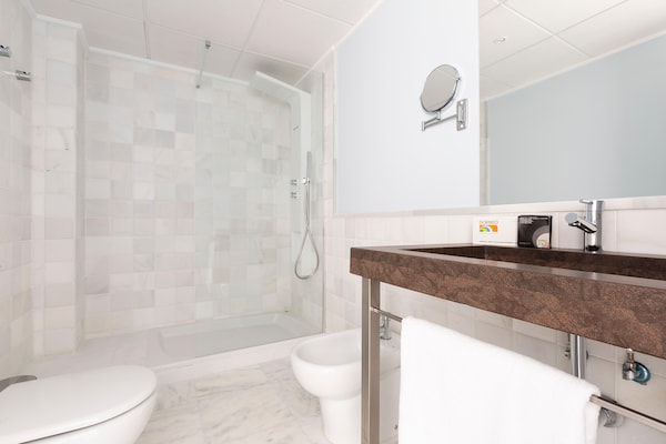 Foto van Modern appartement met zwembad - Vakantiehuis in El Campello, Alicante - BathRoom