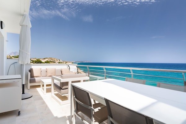 Foto van Modern appartement met zwembad - Vakantiehuis in El Campello, Alicante - TerraceBalcony