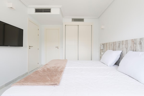 Foto van Stijlvol appartement op de begane grond - Vakantiehuis in El Campello, Alicante - BedRoom