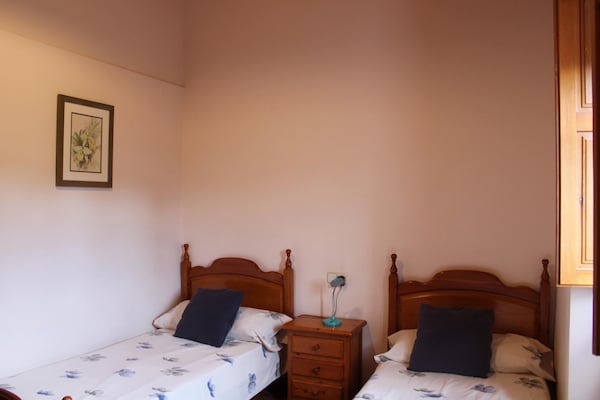 Foto van Gezellige cottage in Catalonië nabij meer - Vakantiehuis in Sant Salvador de Guardiola - BedRoom