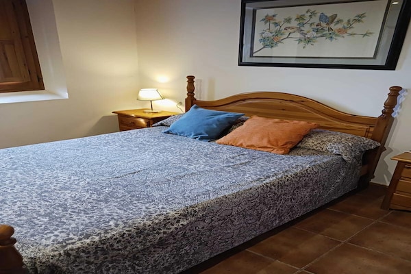 Foto van Gezellige cottage in Catalonië nabij meer - Vakantiehuis in Sant Salvador de Guardiola - BedRoom