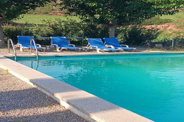 Foto van Gezellige cottage in Catalonië nabij meer - Vakantiehuis in Sant Salvador de Guardiola - PoolOfHouse