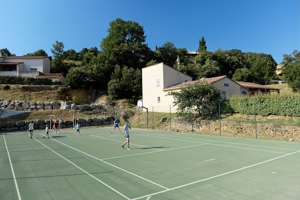 Foto van Gezellig appartement met terras - Vakantiehuis in Vallon Pont D Arc - ParkFacilities