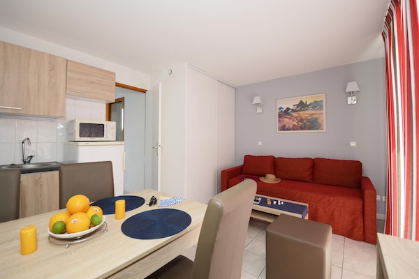 Foto van Gezellig appartement met terras - Vakantiehuis in Vallon Pont D Arc - LivingRoom