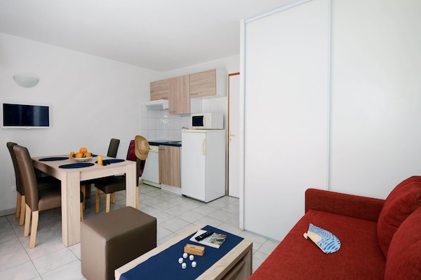 Foto van Gezellig appartement met terras - Vakantiehuis in Vallon Pont D Arc - LivingRoom