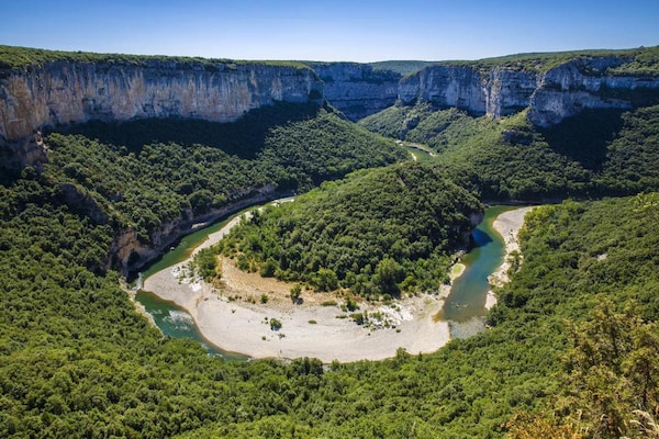 Foto van Gezellig appartement met terras - Vakantiehuis in Vallon Pont D Arc - AreaSummer20KM