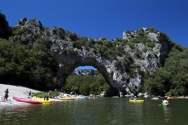 Foto van Gezellig appartement met terras - Vakantiehuis in Vallon Pont D Arc - AreaSummer20KM