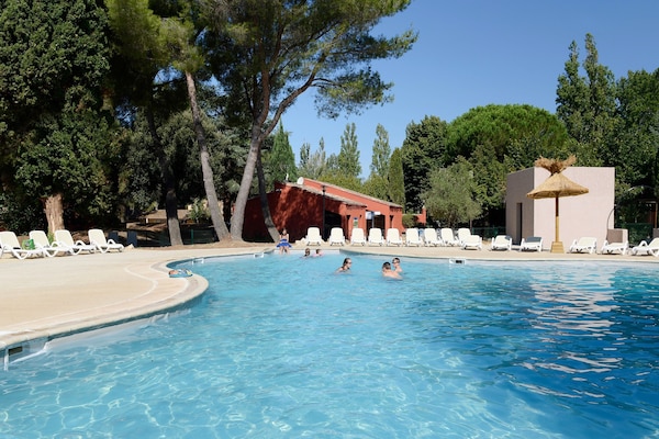Foto van Resort in Arles met zwembaden bij Camargue - Vakantiehuis in ARLES - PoolOfHouse