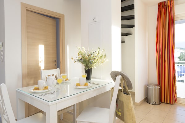 Foto van Appartement op Corsica bij Stranden - Vakantiehuis in Oletta - LivingRoom