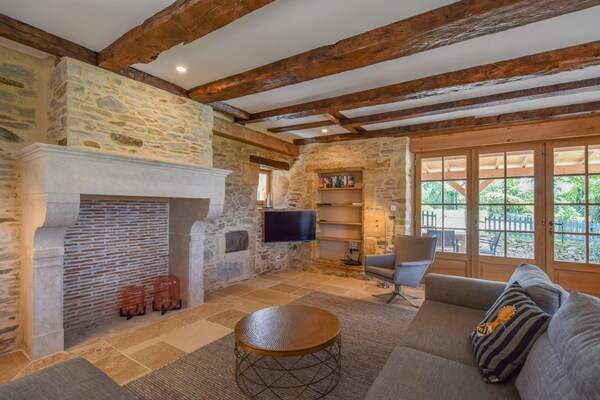 Foto van Huisje op de heuveltop met zwembad - Vakantiehuis in St. Medard D'excideuil - LivingRoom