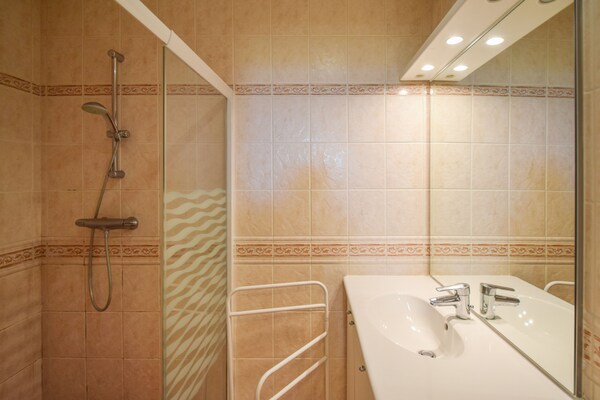 Foto van Elegant Domaine-verblijf in de Dordogne - Vakantiehuis in St. Medard D'excideuil - BathRoom