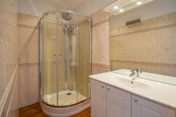 Foto van Elegant Domaine-verblijf in de Dordogne - Vakantiehuis in St. Medard D'excideuil - BathRoom