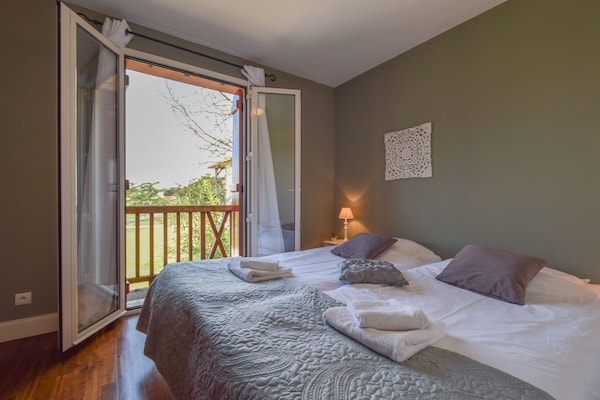 Foto van Elegant Domaine-verblijf in de Dordogne - Vakantiehuis in St. Medard D'excideuil - BedRoom