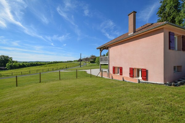 Foto van Elegant Domaine-verblijf in de Dordogne - Vakantiehuis in St. Medard D'excideuil - GardenSummer