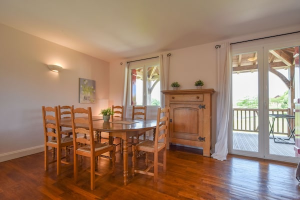 Foto van Elegant Domaine-verblijf in de Dordogne - Vakantiehuis in St. Medard D'excideuil - DiningRoom