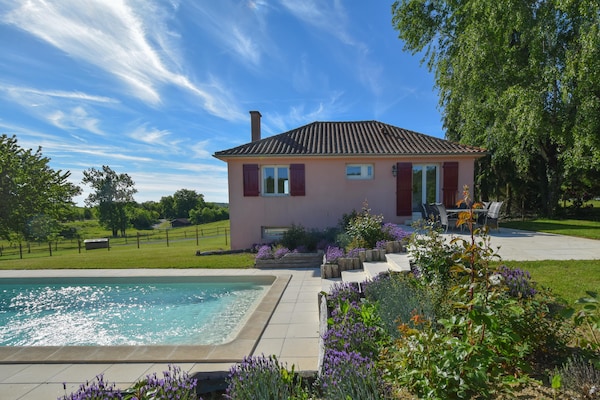 Foto van Elegant Domaine-verblijf in de Dordogne - Vakantiehuis in St. Medard D'excideuil - PoolOfHouse