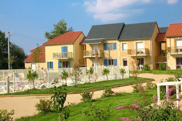 Foto van Appartement in Frankrijk met Uitzicht op Zwembad - Vakantiehuis in Montignac - ExteriorSummer