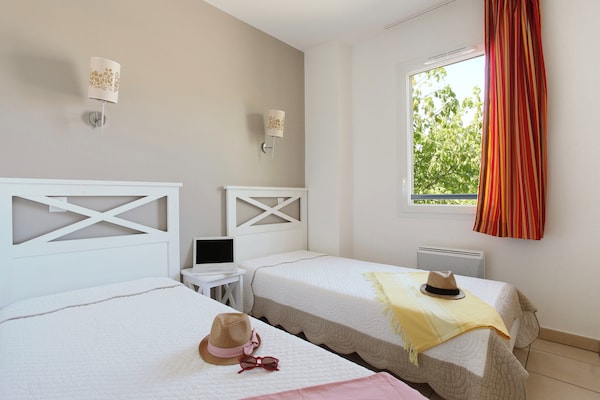 Foto van Modern verblijf met zwembad en terras - Vakantiehuis in AIGUES MORTES - BedRoom