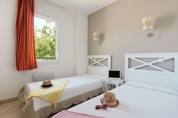Foto van Modern verblijf met zwembad en terras - Vakantiehuis in AIGUES MORTES - BedRoom