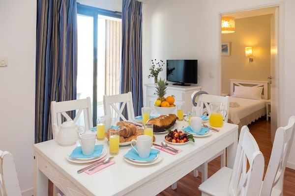 Foto van Appartement aan zee met zwembad - Vakantiehuis in Guidel - LivingRoom