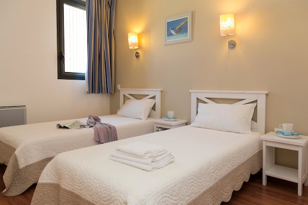 Foto van Appartement aan zee met zwembad - Vakantiehuis in Guidel - BedRoom