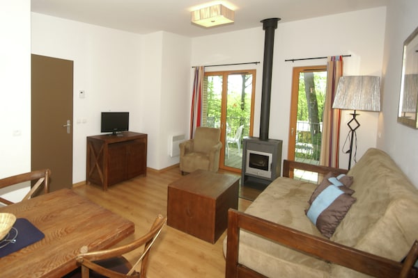 Foto van Cottage in Frankrijk met Uitzicht op Meer - Vakantiehuis in Eppe-Sauvage - LivingRoom