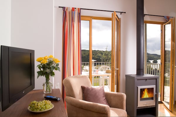 Foto van Cottage in Frankrijk met Uitzicht op Meer - Vakantiehuis in Eppe-Sauvage - LivingRoom
