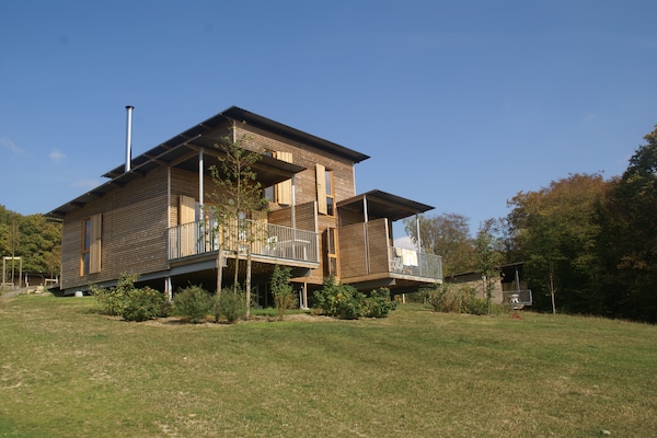Foto van Cottage in Frankrijk met Uitzicht op Meer - Vakantiehuis in Eppe-Sauvage - ExteriorSummer