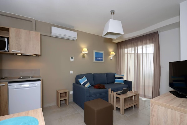Foto van Mooi appartement bij het strand van Port-Barcarès - LivingRoom