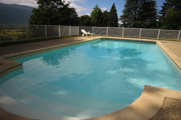 Foto van Huis in Frankrijk met zwembad en uitzicht - Vakantiehuis in Serrieres en Chautagne - PoolOfHouse