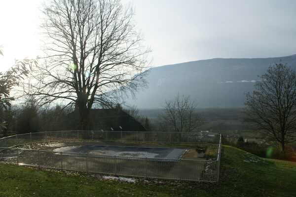 Foto van Huis in Frankrijk met zwembad en uitzicht - Vakantiehuis in Serrieres en Chautagne - ViewWinter