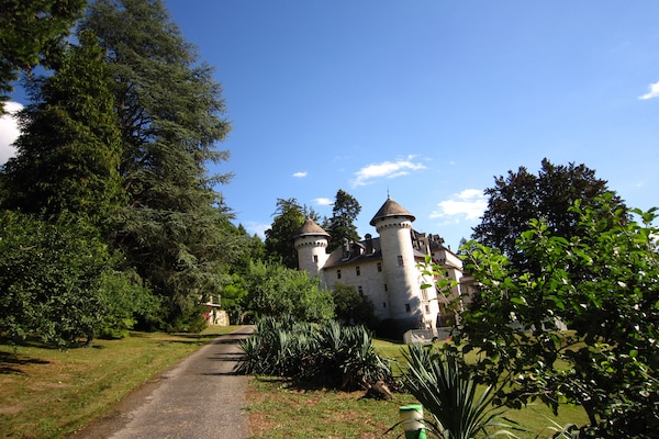 Foto van Huis met zwembad nabij Colombier - Vakantiehuis in Serrieres en Chautagne - ExteriorSummer