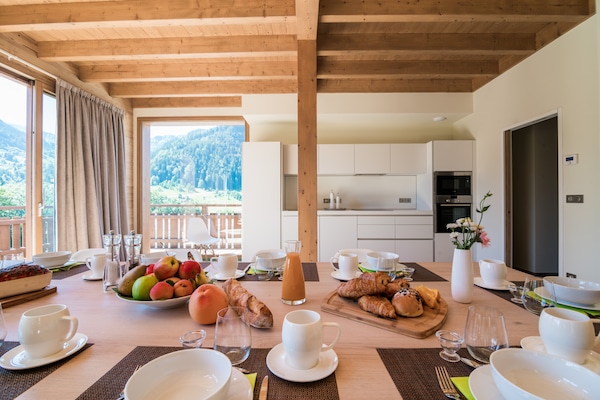 Foto van Luxe chalet nabij Megève - Vakantiehuis in Praz-sur-Arly - DiningRoom