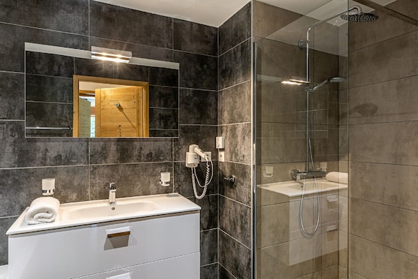 Foto van Zonnig terras en toegang tot de skipistes - Vakantiehuis in Abondance - BathRoom