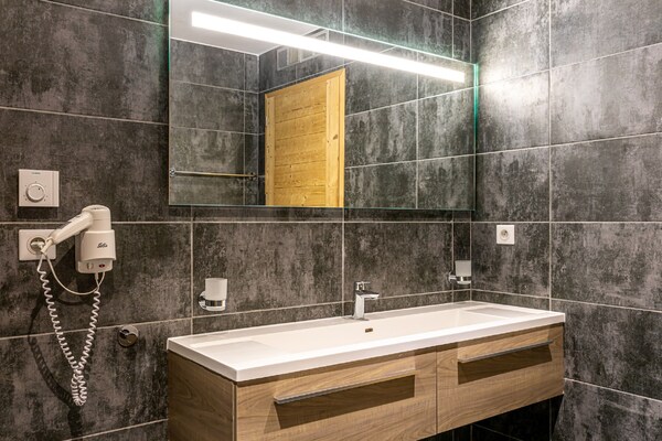 Foto van Charmant Alpen Appartement - Vakantiehuis in Abondance - BathRoom