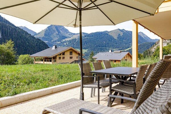 Foto van Charmant Alpen Appartement - Vakantiehuis in Abondance - TerraceBalcony