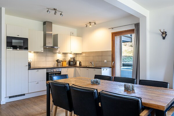 Foto van Charmant Alpen Appartement - Vakantiehuis in Abondance - DiningRoom