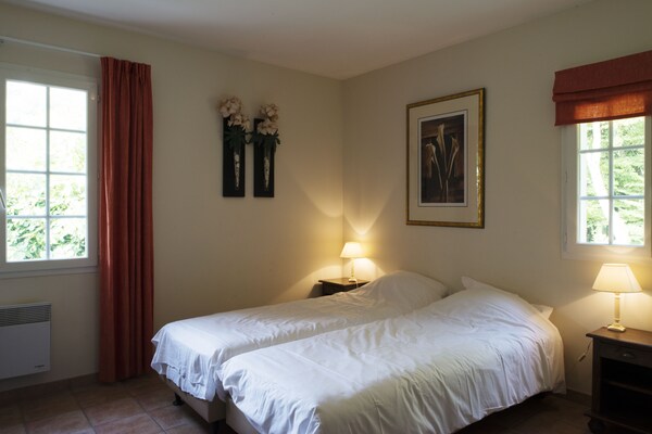 Foto van Luxe villa in Frankrijk met zwembad - Vakantiehuis in Vasles - BedRoom