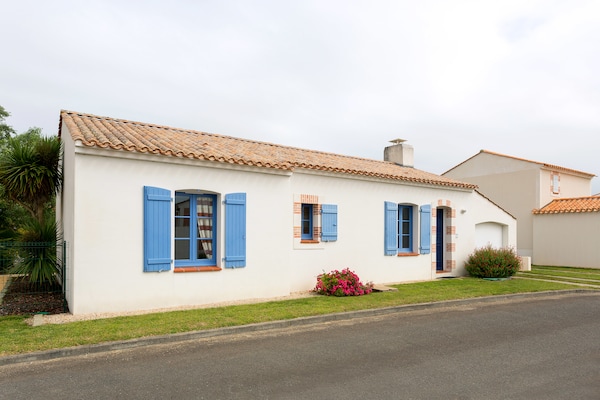 Foto van Villa in St. Jean-de-Monts met Privézwembad - Vakantiehuis in Saint- Jean-De-Monts - ExteriorSummer