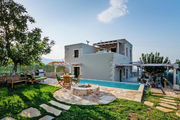Foto van Vakantiehuis in Kretenzische landelijke stijl - Vakantiehuis in Kastellos - ExteriorSummer