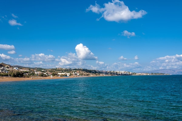 Foto van Modern vakantiehuis in Stalos met balkon - Vakantiehuis in Stalos - AreaSummer5KM