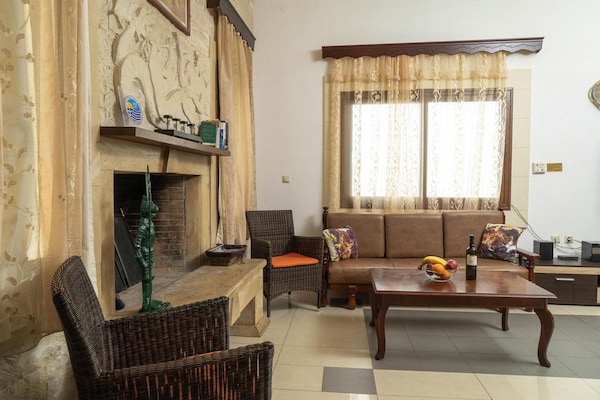 Foto van Modern vakantiehuis in Stalos met balkon - Vakantiehuis in Stalos - LivingRoom