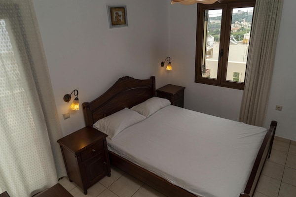 Foto van Modern vakantiehuis in Stalos met balkon - Vakantiehuis in Stalos - BedRoom