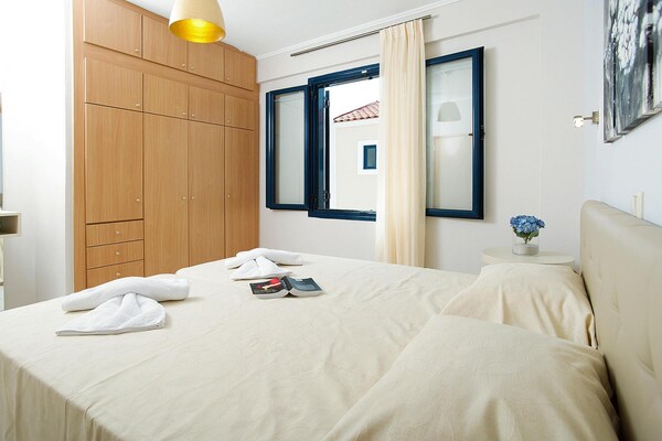 Foto van Vakantiehuisje aan het zwembad in Panormo - Vakantiehuis in Panormo - BedRoom