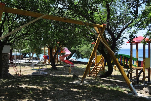Foto van Huis in Klenovica met resortzwembad - Vakantiehuis in Klenovica - ParkFacilities