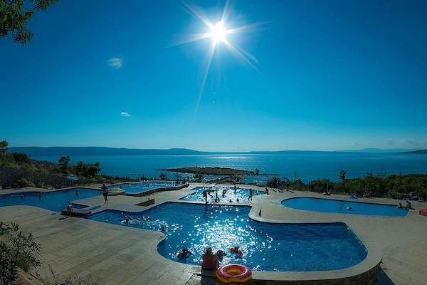 Foto van Huis in Klenovica met resortzwembad - Vakantiehuis in Klenovica - ParkFacilities