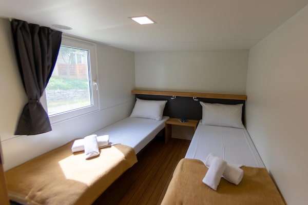 Foto van Huis in Klenovica met resortzwembad - Vakantiehuis in Klenovica - BedRoom