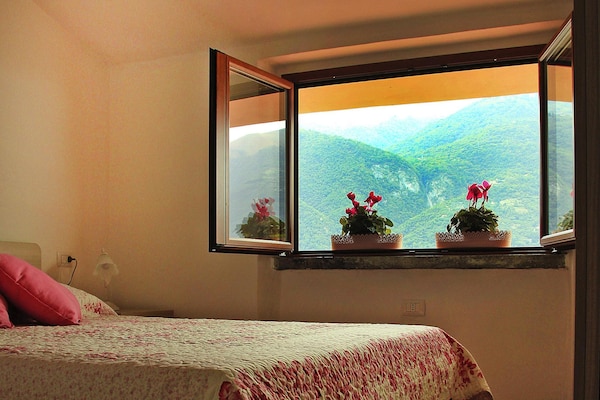 Foto van Appartement aan het Comomeer met uitzicht - Vakantiehuis in Lezzeno - BedRoom