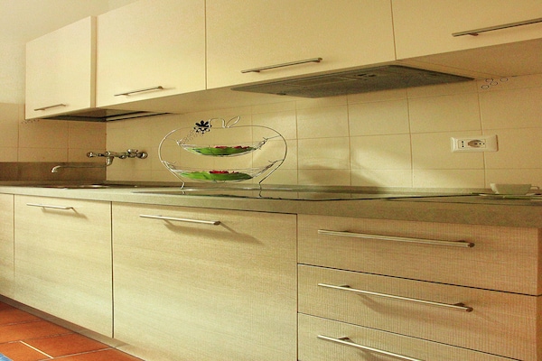 Foto van Appartement aan het Comomeer met uitzicht - Vakantiehuis in Lezzeno - Kitchen